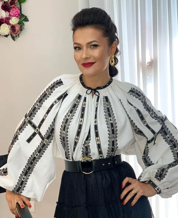 
    Olguţa Berbec  (33 de ani)   