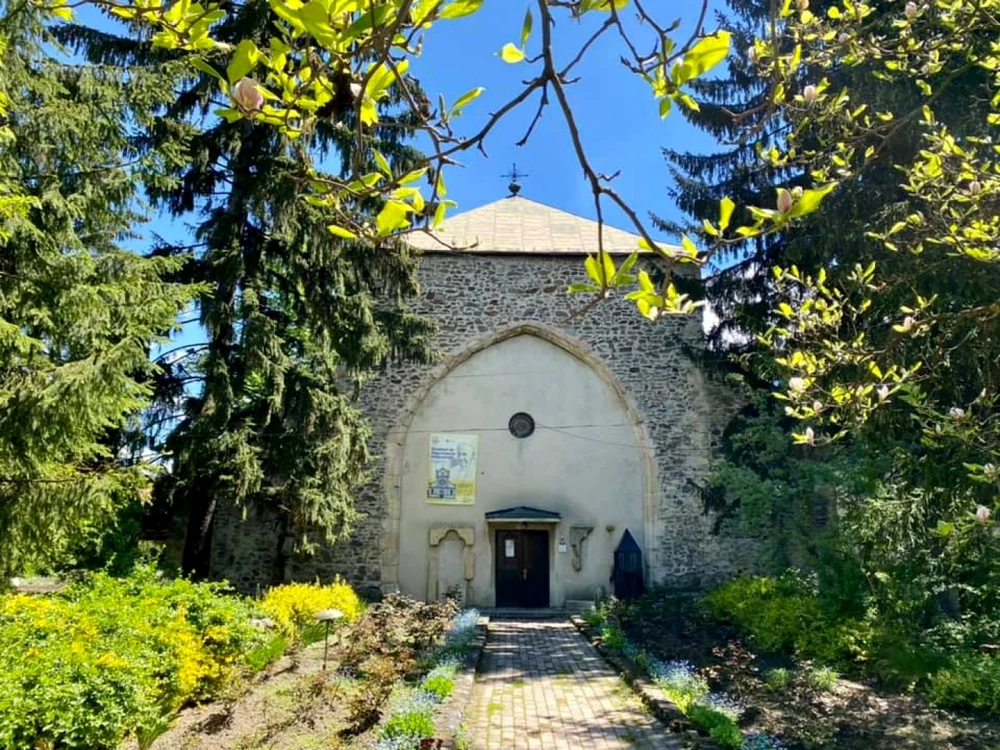 Biserica Sfântul Iacob din oraş a fost ridicată în secolul al XIII-lea FOTO: CJ Argeş