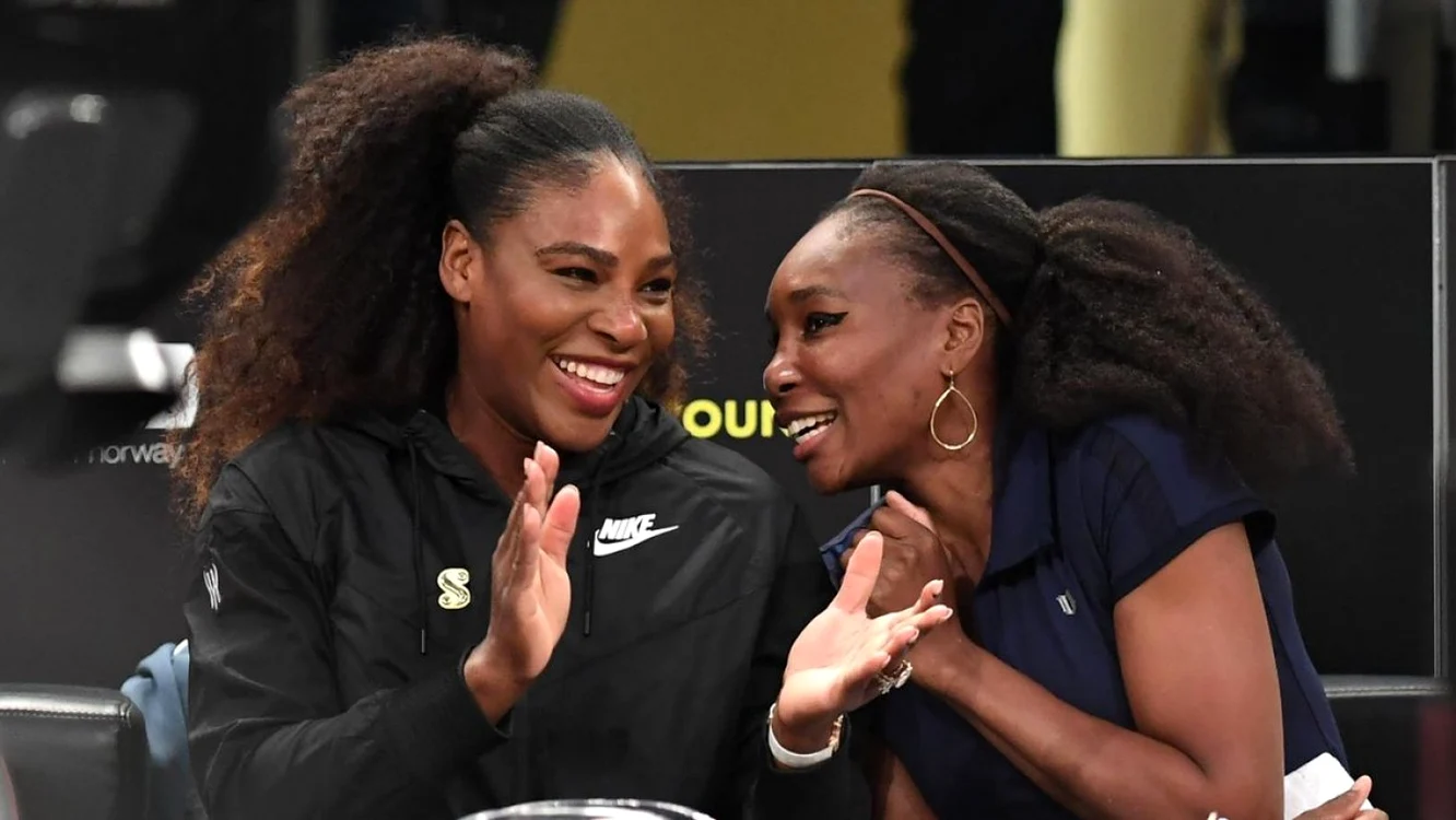 Serena (stânga) şi Venus, încă sunt capabile de a câştiga meciuri la turneele majore