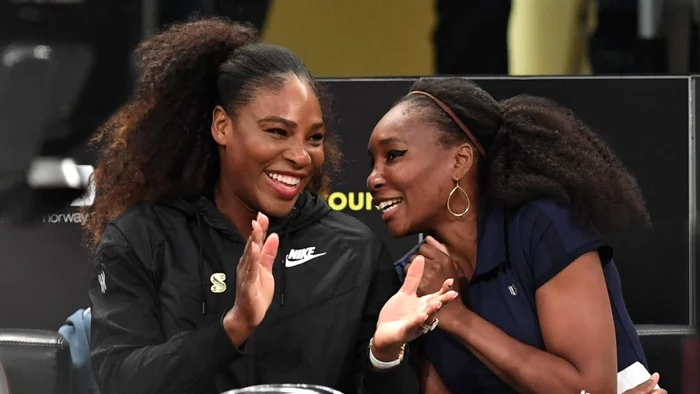 Serena (stânga) şi Venus, încă sunt capabile de a câştiga meciuri la turneele majore