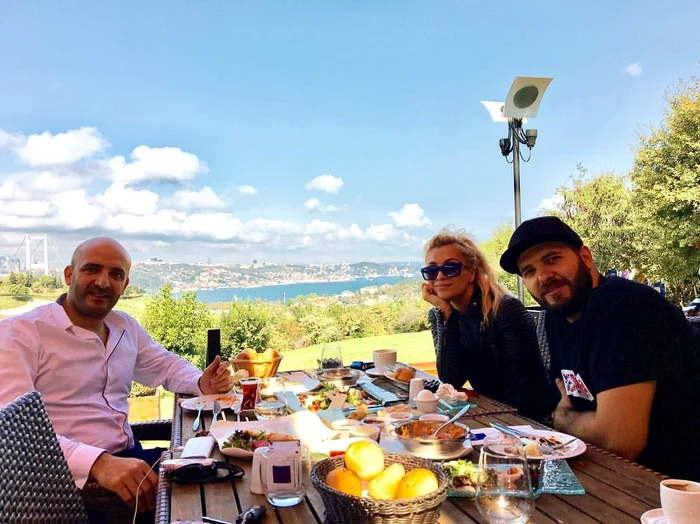 
    Lora și Ionuț Ghenu se află în Turcia, unde iubitul artistei urmează să se opereze pentru un chist la rinichifoto: Arhiva Personală  