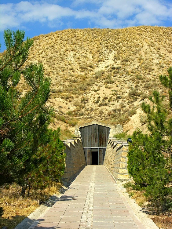 Intrarea în mormântul regelui Midas (© Dennis G. Jarvis / Wikimedia Commons) 