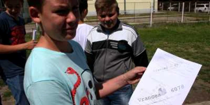 Subiectele primite de elevi la Matematică vor fi rezolvate în direct, la Adevărul Live