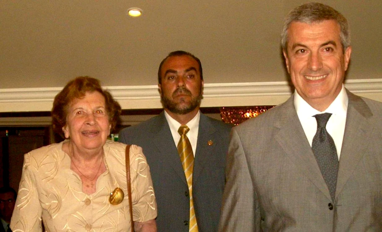Mama fostului premier Călin Popescu Tăriceanu (foto stânga) a murit FOTO Mediafax