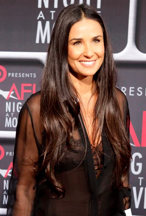 Demi Moore cu sfârcurile la vedere