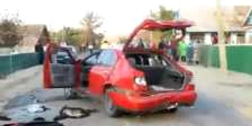 Mașina avariată de tânărul fără permis auto. Sursa: Pro TV