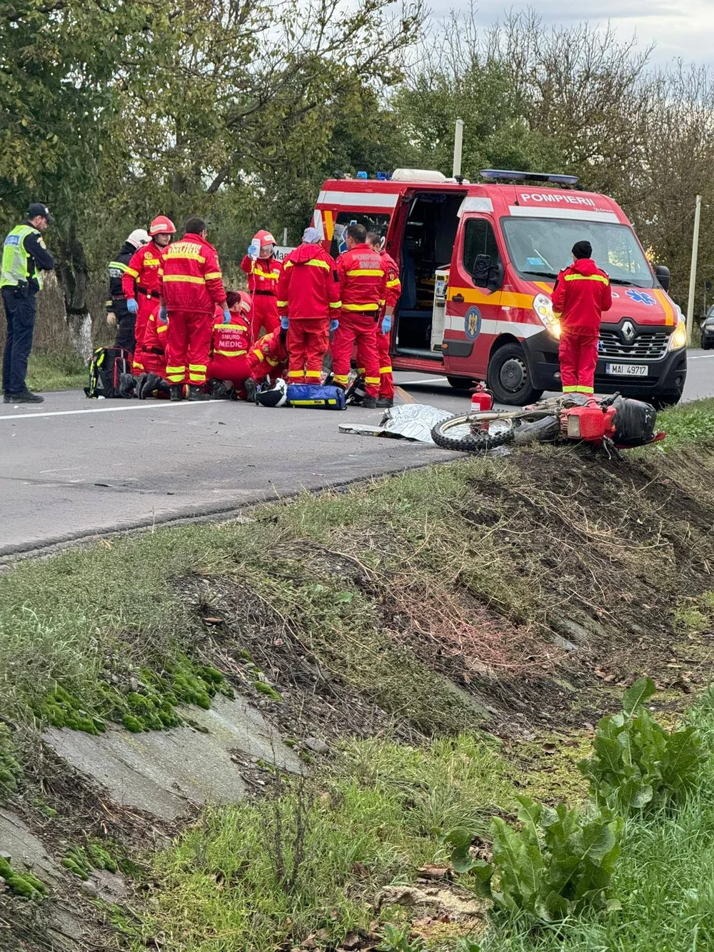 Accident teribil în județul Mureș. Doi tineri care erau pe o motocicletă au murit după ce s-au izbit de o mașină și au ricoșat în alta