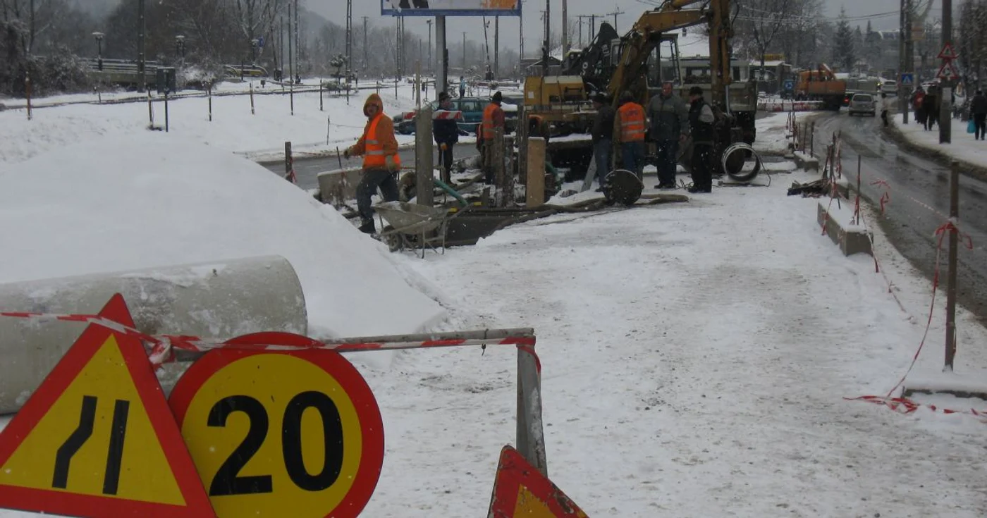 Constructorii promit o şosea cu patru benzi şi trotuare occidentale