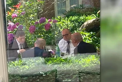 Întâlnire la Bruxelles înainte de Consiliul European: Nicușor Dan, Rareș Bogdan și Victor Negrescu, la aceeași masă FOTO captură video Digi24
