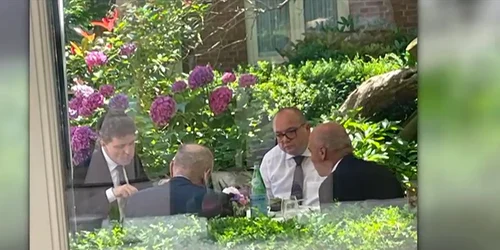 Întâlnire la Bruxelles înainte de Consiliul European: Nicușor Dan, Rareș Bogdan și Victor Negrescu, la aceeași masă FOTO captură video Digi24