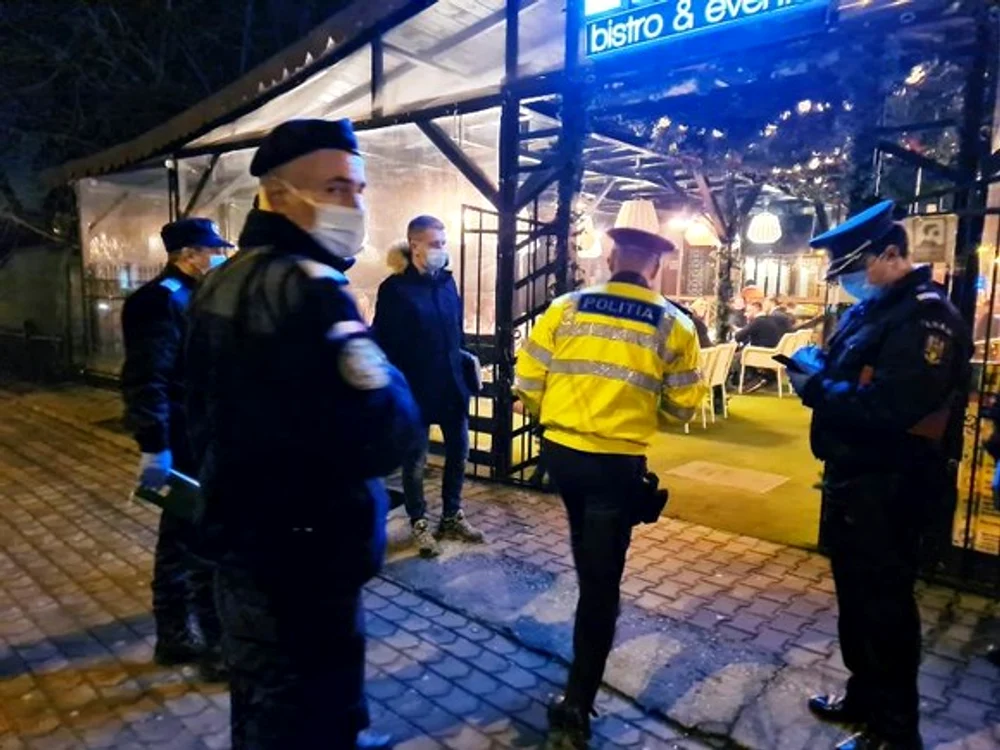 
    Florin Salam, prins de polițiști la o petrecere ilegală  