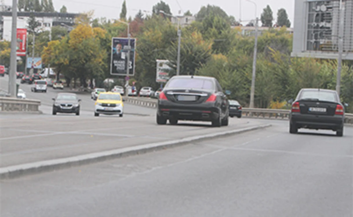 
    Șoferul Elenei a mers ca în vremurile când Udrea avea mașină cu girofarFoto: Blitz  