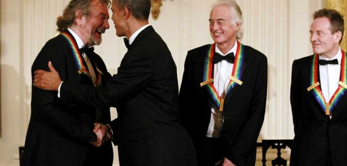 Preşedintele Obama alături de Robert Plant, Jimmy Page şi John Paul Jones (de la stânga la dreapta). FOTO: Reuters