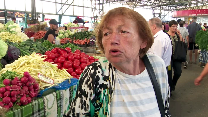 Clientă în piețele din Buzău FOTO I. Bunilă
