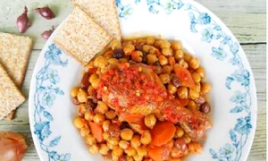 mancare de naut cu pui si stafide jpeg