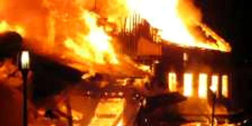 Incendiul a distrus acoperişul grajdului. Foto Arhivă