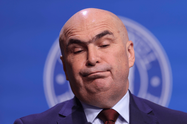 După „birul” pe operațiunile bancare, românii îi recomandă lui Bolojan, ironic, taxa pe respirație. „Așa am acoperi deficitul din start”