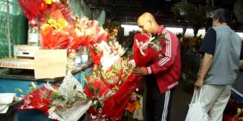 Bistriţa :  Buchetele pentru şcoală se vând la promoţii