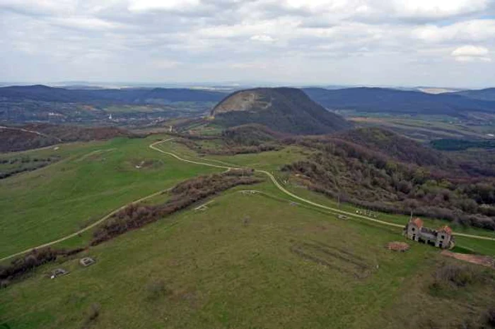 Intrarea în castrul roman de la Porolissum (judeţul Sălaj), văzută de sus FOTO: Academia Română, filiala Cluj
