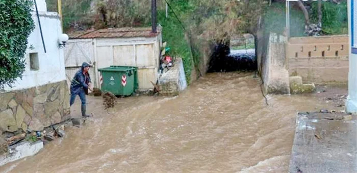 
    Localităţile din nordul  Peloponezului au fost  lovite de inundaţii  