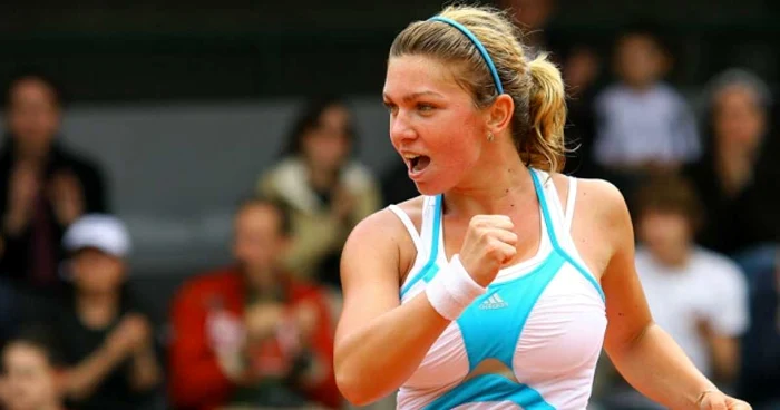 Simona Halep se bucură pentru primul turneu WTA câştigat în carieră FOTO Mediafax