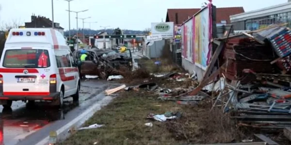 Romanca provoaca un accident rutier in Austria FOTO Captura YouTube