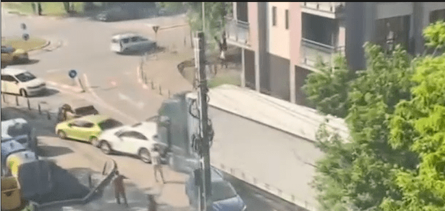 Un TIR  scăpat de sub control a lovit mai multe mașini și un autobuz, în Constanța. Două persoane au ajuns la spital