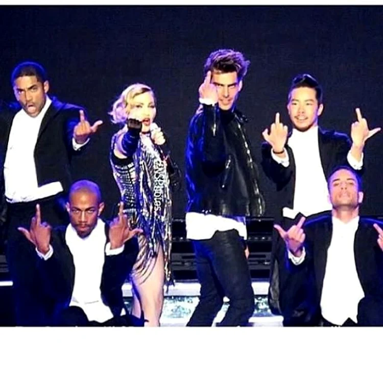 Madonna face gesturi obscene către public în timpul concertelorFoto Arhivă Personală