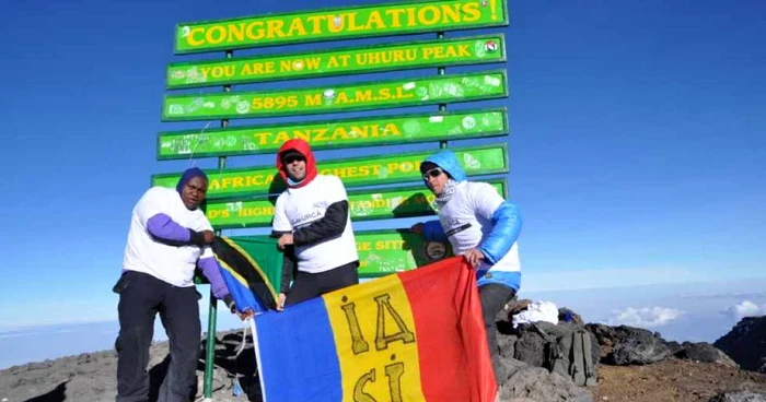 Alpiniştii Adrian Gheorghică şi Ludovic Vieru au urcat pe Kilimanjaro