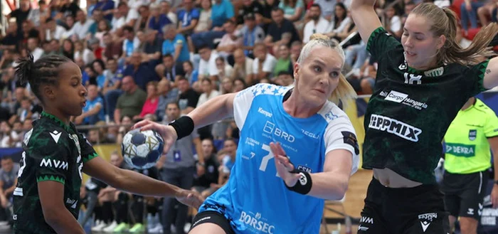 Pivotul Crina Pintea, gata să ia cu asalt semicercul advers   FOTO facebook