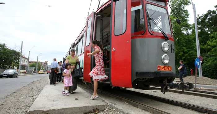 Majoritatea staţiilor de tramvai din Iaşi sunt lipsite de case de bilete Foto: arhiva Adevărul