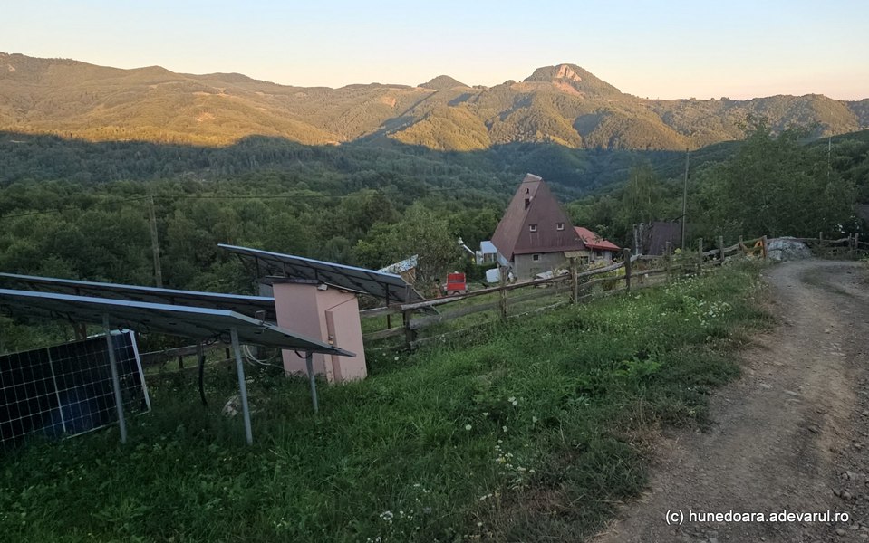 Satele uitate din munți, readuse la viață de familii adventiste. De ce mulți români aleg să se mute departe de orașe