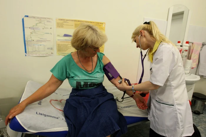 Medicii de familie nu vor să distribuie cardul de sănătate FOTO Adevărul