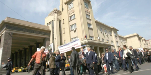 Bolnavii au bătut zadarnic la uşile policlinicii Spitalului Nr. 1
