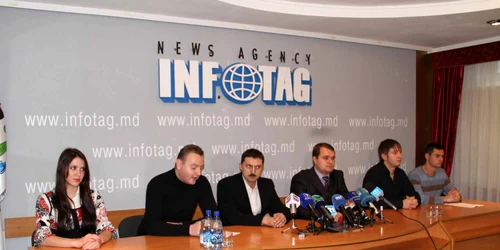 Printre fugari sunt foști consilieri locali, comsomoliști și studenți