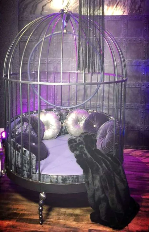 club erotic daily mirror