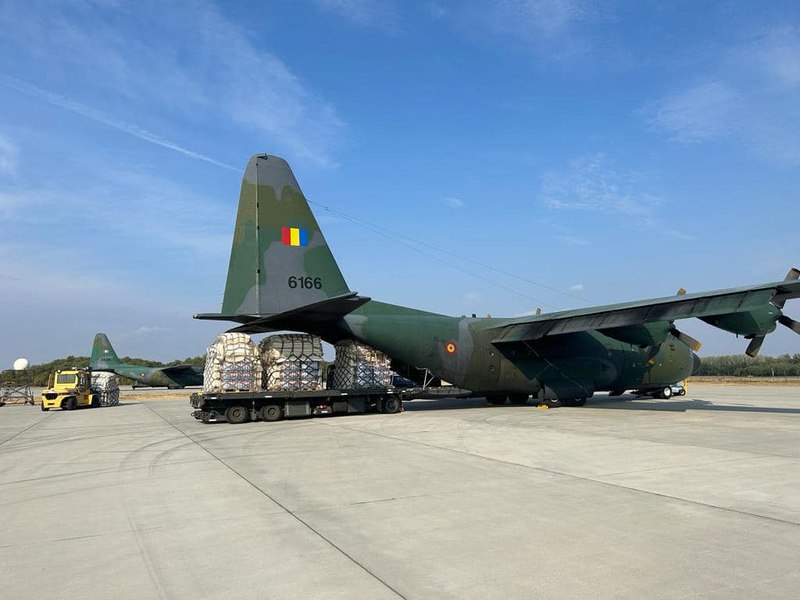 MApN: Două aeronave transportă a doua tranşă din ajutoarele umanitare ale României către Libia