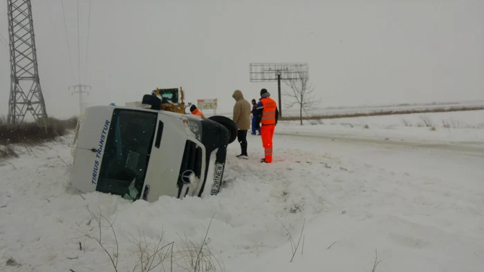 Microbuz rasturnat la Targoviste FOTO George Enache / Adevărul