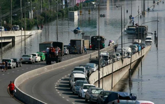 Thailanda este într-o situaţie critică: O treime din tară este sub ape