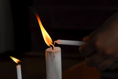lumanare aprinsa jpeg