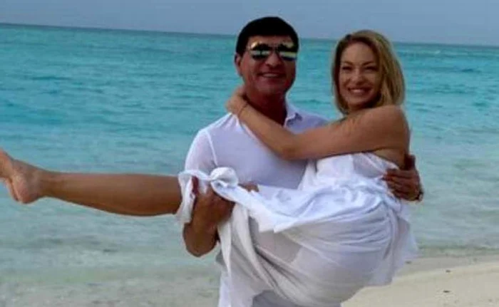 
    Se iubesc ca-n prima zi  