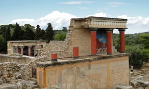 Ruinele palatului din Knossos (© Bernard Gagnon / Wikimedia Commons)