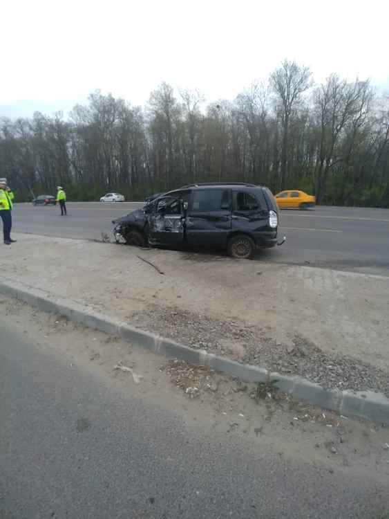 Autoutilitara a intrat in coliziune cu un alt autoturism