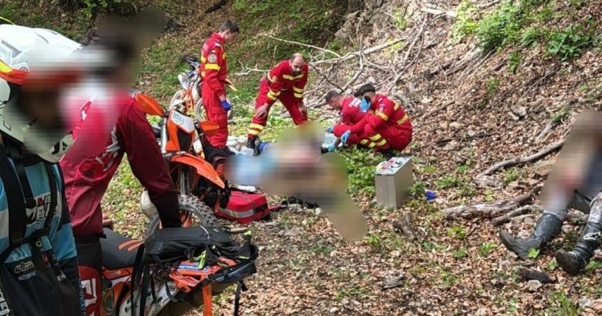 Tragedie în Bistrița: un adolescent de 19 ani, fiul viceprimarului din Prundu Bârgăului, a murit după ce a căzut cu motocicleta într-o râpă