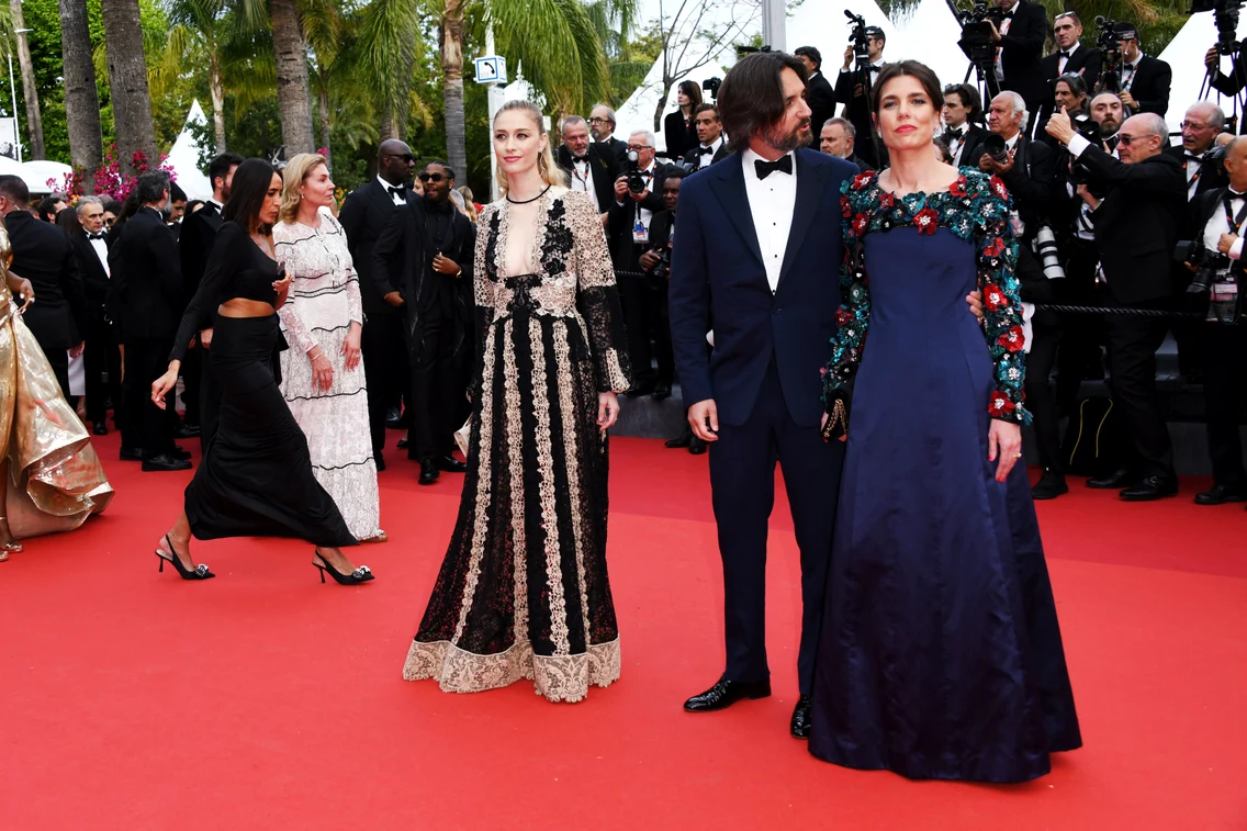 Charlotte Casairaghi, soțul său, Dimitri Rassam și Beatrice Borromeo, la Cannes 2023