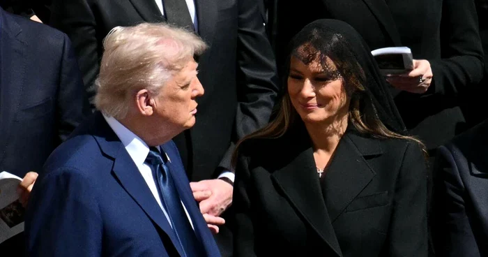 Donald și Melania Trump la funeraliile Papei Francisc Foto X/Daily Express