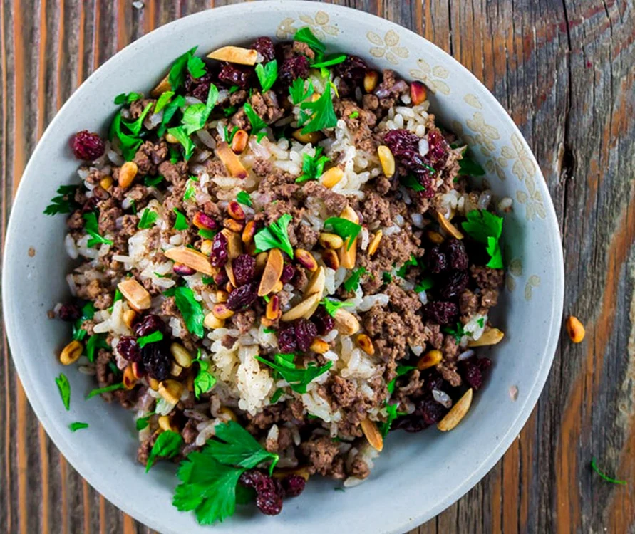 Carne tocata de vita cu orez si stafide jpeg