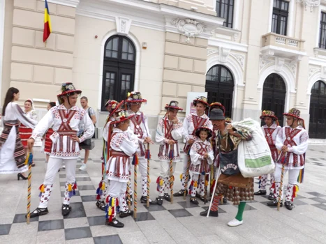 căluşarii în centrul severinului de rusalii FOTO Alexandra Georgescu