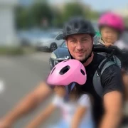 Marian Godină și fiicele lui jpeg