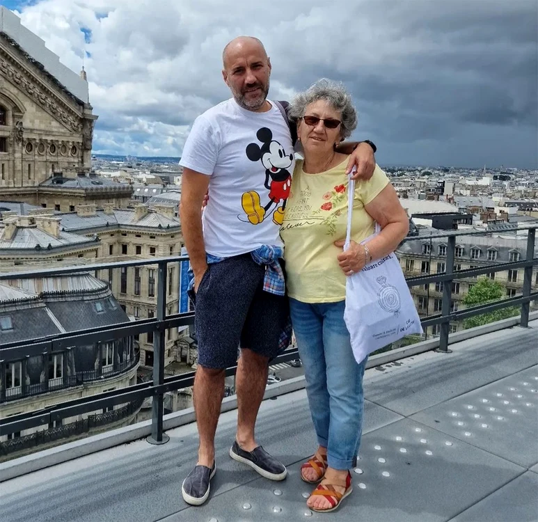 Chef Radu a fost însoţit şi de mama sa, Victoria Dumitrescu. FOTO: ARHIVA PERSONALĂ